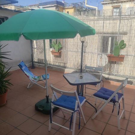 Vacanzella Casa Vacanza Appartamento In Centro Con Terrazzo เนเปิลส์ ภายนอก รูปภาพ